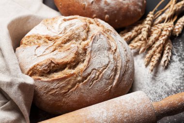 Blackboard arka plan üzerinde yemek ev yapımı ekmek