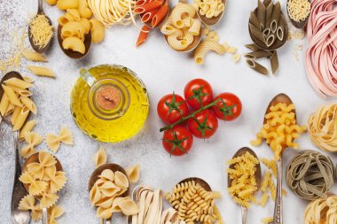 Makarna çeşitleri. Yemek pişirme konsepti. Üst görünüm