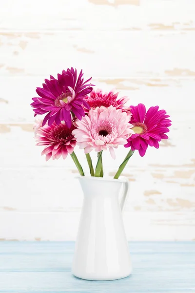 Gerbera Voor Houten Muur — Stockfoto