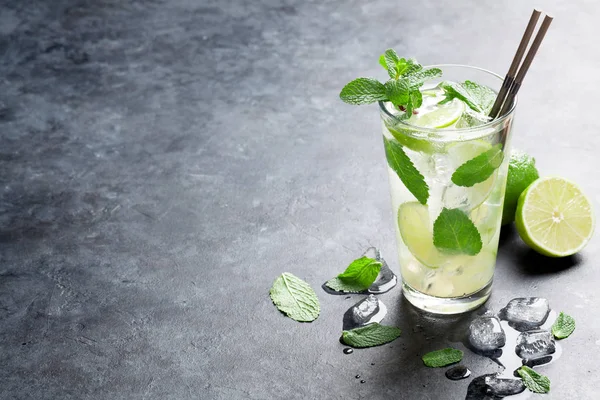 Mojito Cocktail Dark Stone Table Copy Space Your Text — Stock Photo, Image