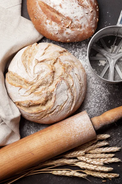 Pan Crujiente Casero Cocinado Mesa Piedra Vista Superior — Foto de Stock