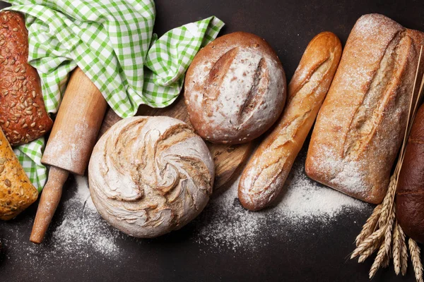 Various Crusty Bread Buns Blackboard Background Top View — Stock Photo, Image