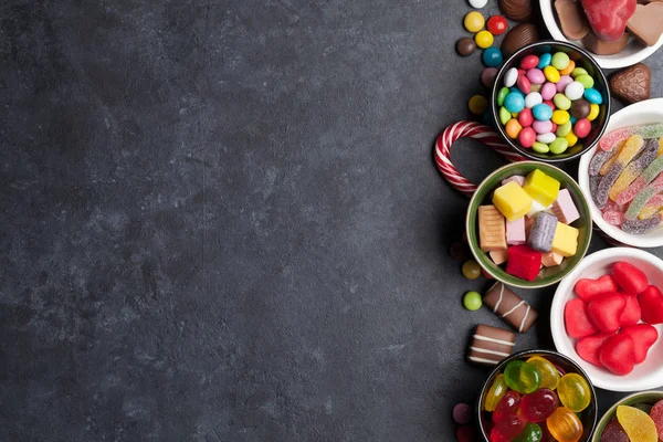 Des Bonbons Colorés Sucettes Macarons Guimauve Confiture Bonbons Vue Dessus — Photo