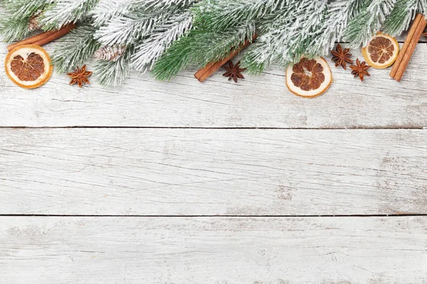 Carte Vœux Noël Avec Sapin Épices Sur Fond Blanc Bois — Photo