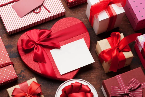 Tarjeta Felicitación San Valentín Con Cajas Regalo Corazón Sobre Fondo —  Fotos de Stock