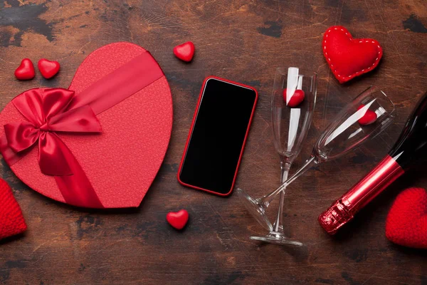 Biglietto Auguri San Valentino Con Cuori Lavorati Maglia Confezione Regalo — Foto Stock