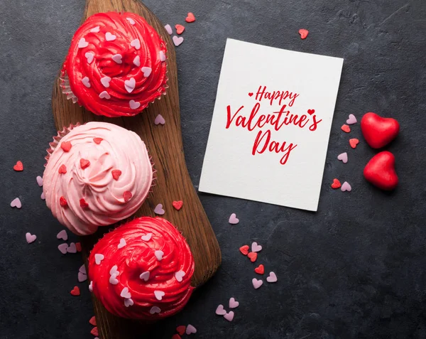 Carte Voeux Saint Valentin Avec Délicieux Cupcakes Sucrés Sur Fond — Photo