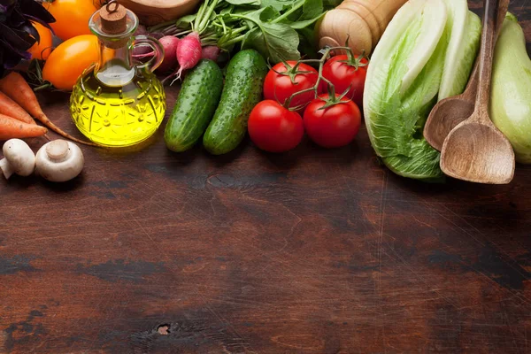 Válogatott Nyers Bio Zöldség Gyógynövények Fűszerek Friss Kerti Vegetáriánus Ételek — Stock Fotó