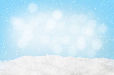 Karlı Noel tebrik kartı arkaplanı bulanıklaştırılmış ve yılbaşı kutlamalarınız için alanı kopyalayın