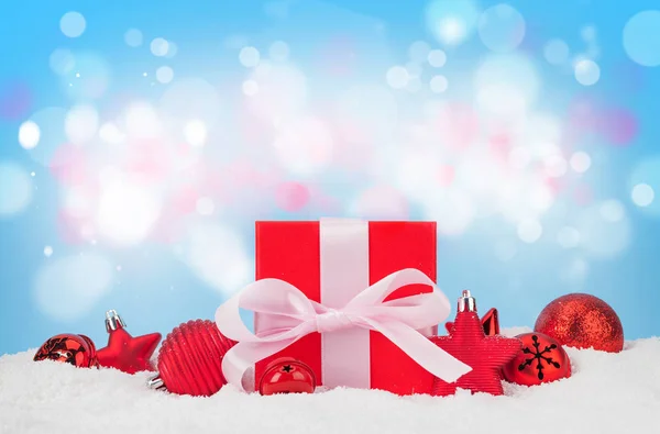 Biglietto Auguri Natale Con Decorazione Confezione Regalo Neve Sfondo Bokeh — Foto Stock