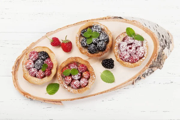 Set Prăjituri Dulci Fructe Pădure Placă Lemn Căpșuni Zmeură Mure — Fotografie, imagine de stoc