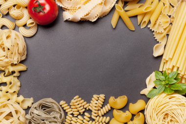 Makarna çeşitleri. Üst görünüm düzlüğü kopyalama alanı ile yatıyordu