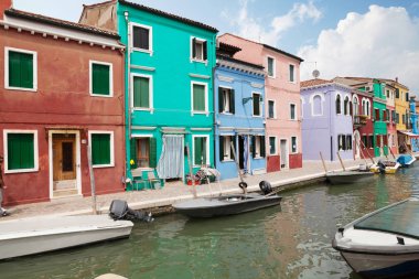 Burano, Venedik, İtalya 'nın renkli evleri