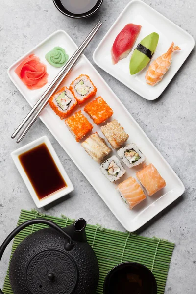 Japanse Sushi Set Sashimi Maki Rolls Groene Thee Plaat Stenen — Stockfoto