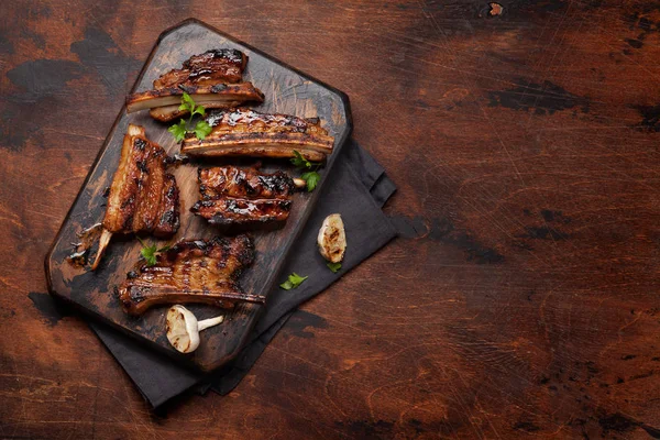 Barbecue Beef Ribs Bbq Sauce Sliced Wooden Board Top View — Stockfoto