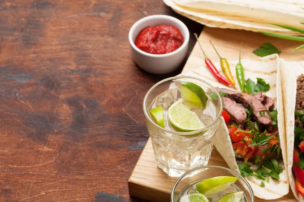 Set Mexican Tacos Meat Vegetables Tortilla Caipirinha Cocktail Wooden Table — Stock Photo, Image