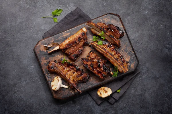 Barbecue Beef Ribs Bbq Sauce Sliced Wooden Board Top View — Stockfoto