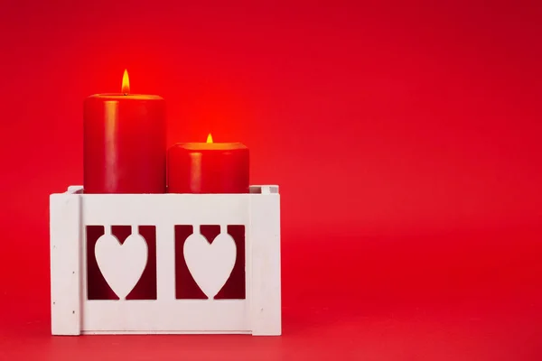 Открытки День Святого Валентина Горящими Свечами Красном Фоне Копией Места — стоковое фото