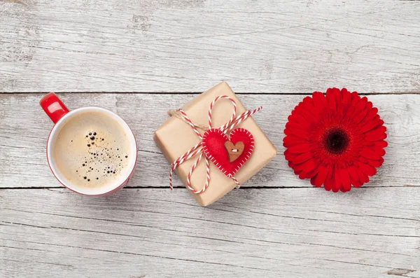 Valentines day card with coffee cup, gift and gerbera flower — 스톡 사진