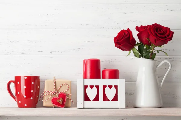 День Святого Валентина листівка з квітковим букетом троянд — стокове фото