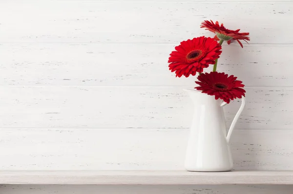 Cartão de dia dos namorados com buquê de flor de gerbera — Fotografia de Stock