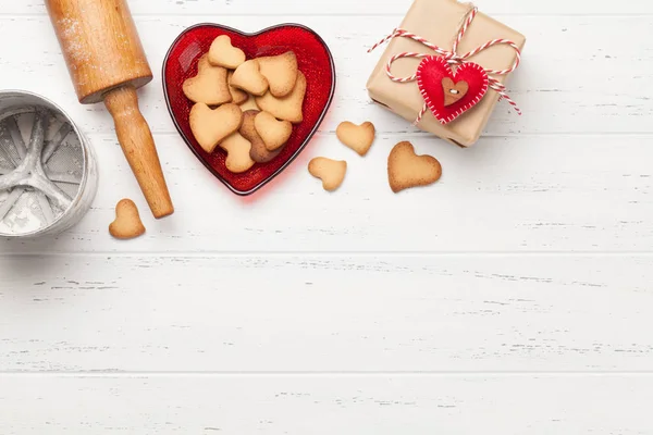 Tarjeta Felicitación San Valentín Con Galletas Jengibre Forma Corazón Plato —  Fotos de Stock