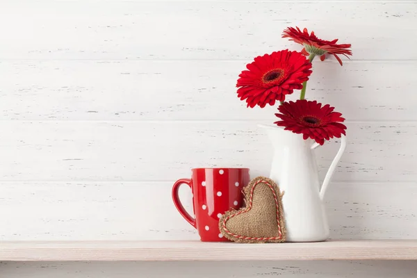 Dia Dos Namorados Cartão Saudação Com Flores Gerbera Buquê Coração — Fotografia de Stock