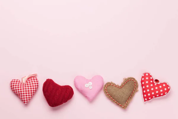 Ημέρα Του Αγίου Βαλεντίνου Ευχετήρια Κάρτα Χειροποίητες Καρδιές Ροζ Φόντο — Φωτογραφία Αρχείου