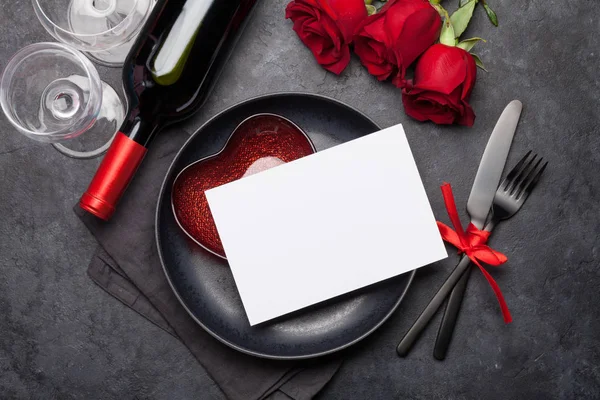 Tarjeta Felicitación San Valentín Con Ramo Flores Rosas Copas Botella —  Fotos de Stock