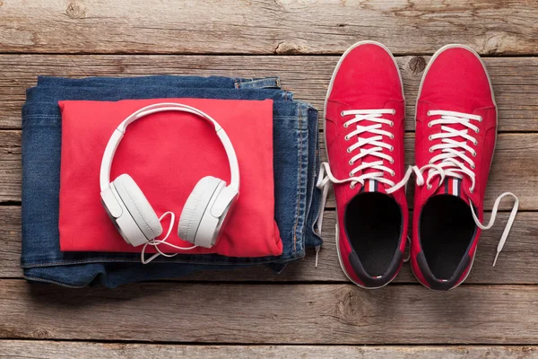 Ropa Accesorios Zapatillas Jeans Auriculares Traje Urbano Para Vacaciones Diarias —  Fotos de Stock