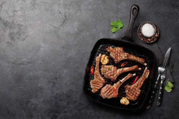 Lammrippchen Vom Grill Heißes Lamm Mit Gewürzen Und Gewürzen Draufsicht — Stockfoto