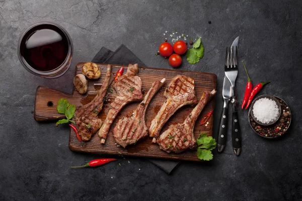 Lammrippchen Vom Grill Und Rotwein Lammrücken Mit Gewürzen Und Gewürzen — Stockfoto