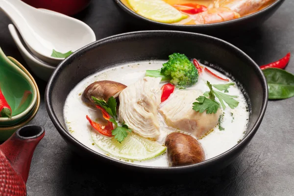 Tom Yum Tom Kha Traditionele Thaise Soepen Met Zeevruchten Kip — Stockfoto