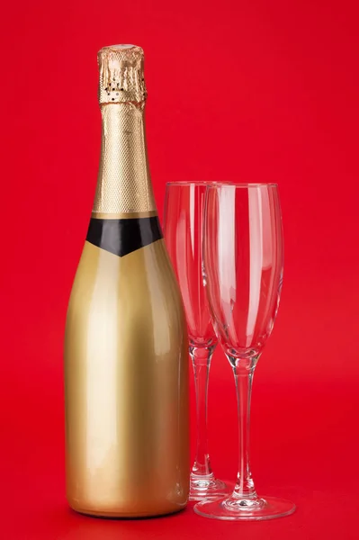 Valentijnsdag Wenskaart Met Champagnefles Rode Achtergrond — Stockfoto