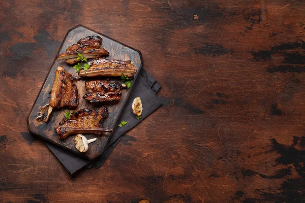 Barbecue Beef Ribs Bbq Sauce Sliced Wooden Board Top View — Stockfoto