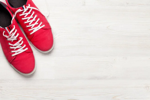 Kleding Accessoires Rode Klassieke Sneakers Stedelijke Outfit Voor Alledaagse Reis — Stockfoto