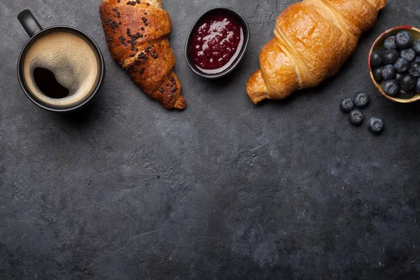 Colazione Con Caffè Marmellata Croissant Vista Dall Alto Tavolo Pietra — Foto Stock