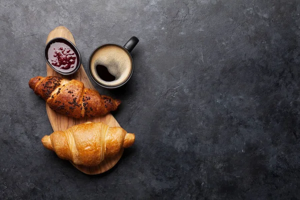 Reggeli Kávéval Lekvárral Croissanttal Kőasztalra Néző Fénymásoló Felülettel Lapos Fektetés — Stock Fotó