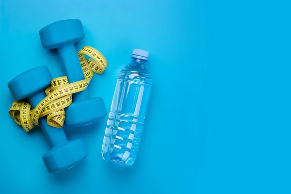 Fitness Equipment Water Bottle Blue Background Top View Flat Lay — Stock Photo, Image