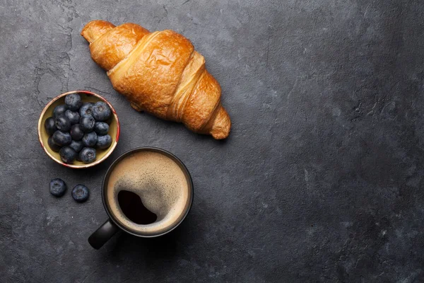 Breakfast Coffee Berries Croissant Top View Stone Table Copy Space — Stock Photo, Image