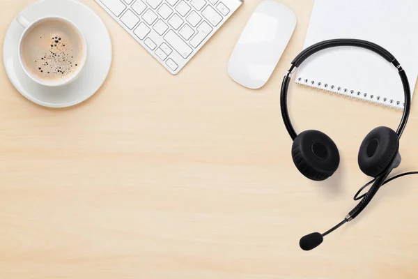 Kantoor Gele Werkplek Achtergrond Met Benodigdheden Headset Koffie Computer Afstand — Stockfoto