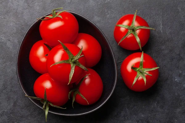 Tomates Maduros Frescos Tigela Mesa Pedra Vista Superior Depósito Plano — Fotografia de Stock