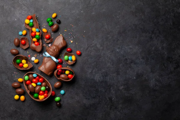 Schokoladen Ostereier Schokohase Und Bunte Süßigkeiten Auf Einer Grußkarte Mit — Stockfoto