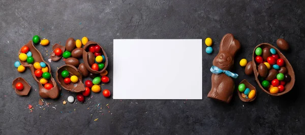초컬릿아이 초컬릿 그리고 사탕들이 인사말 위에서 인사말을 수있는 공간이 — 스톡 사진
