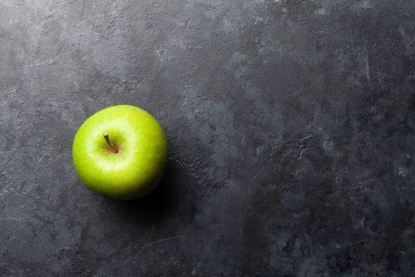 Fruit Pomme Vert Mûr Sur Table Pierre Foncée Vue Supérieure — Photo