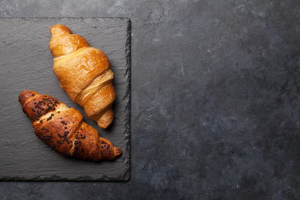 Croissants Frescos Para Pequeno Almoço Vista Superior Mesa Pedra Flat — Fotografia de Stock