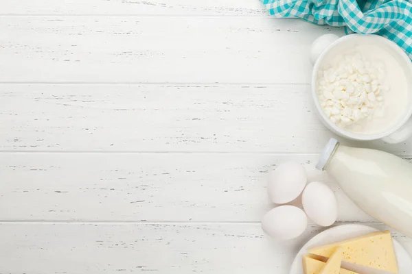 Milchprodukte Milch Hütte Käse Und Eier Auf Einem Holztisch Draufsicht — Stockfoto