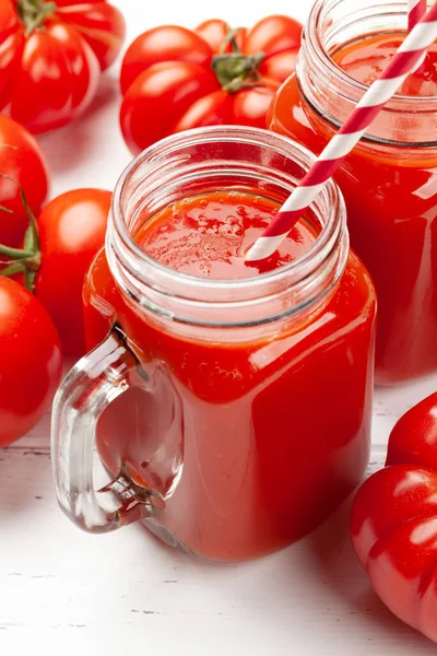 Verse Tomatensap Rijpe Tomaten Houten Tafel — Stockfoto