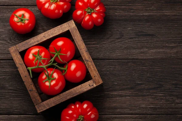 Rijp Tuintomaten Houten Tafel Bovenaanzicht Met Kopieerruimte — Stockfoto