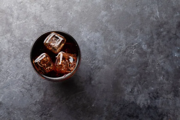 Klasse Cola Mit Eiswürfeln Essen Wegnehmen Draufsicht Mit Kopierraum — Stockfoto